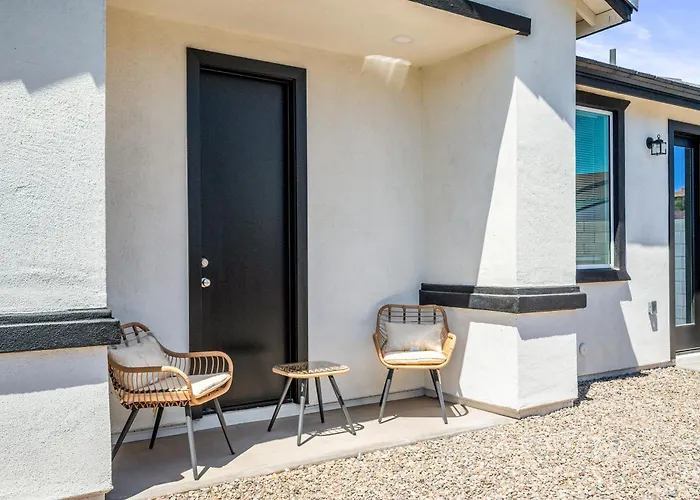 Apartment Spacious Two Bedroom Two Bathroom With Free Parking And Cozy Beds *