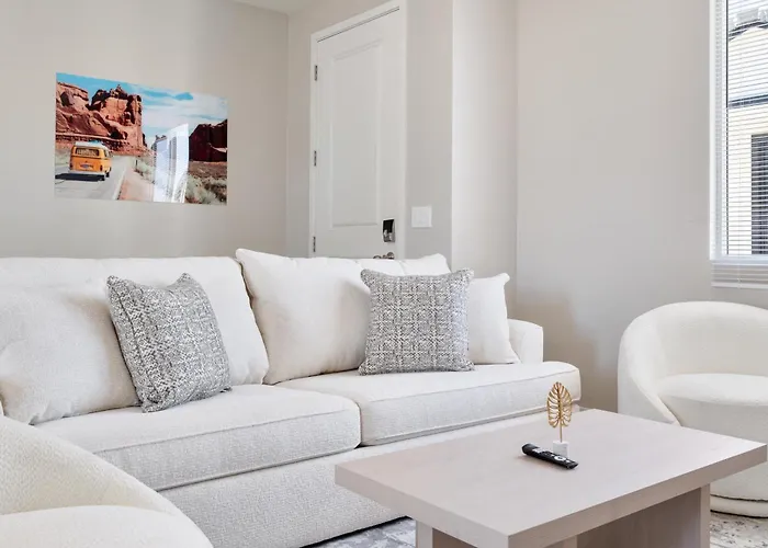 Spacious Two Bedroom Two Bathroom With Free Parking And Cozy Beds Apartment Glendale