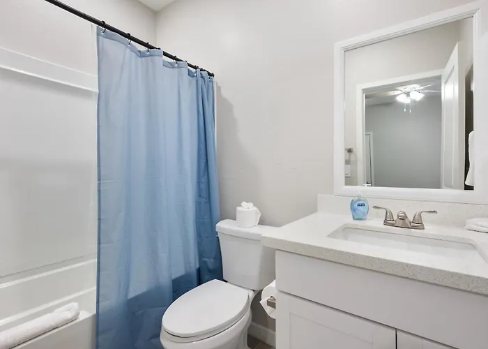 Spacious Two Bedroom Two Bathroom With Free Parking And Cozy Beds *